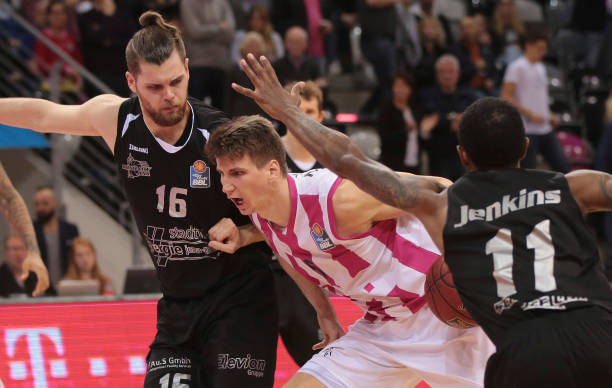 的领导下 的领导下